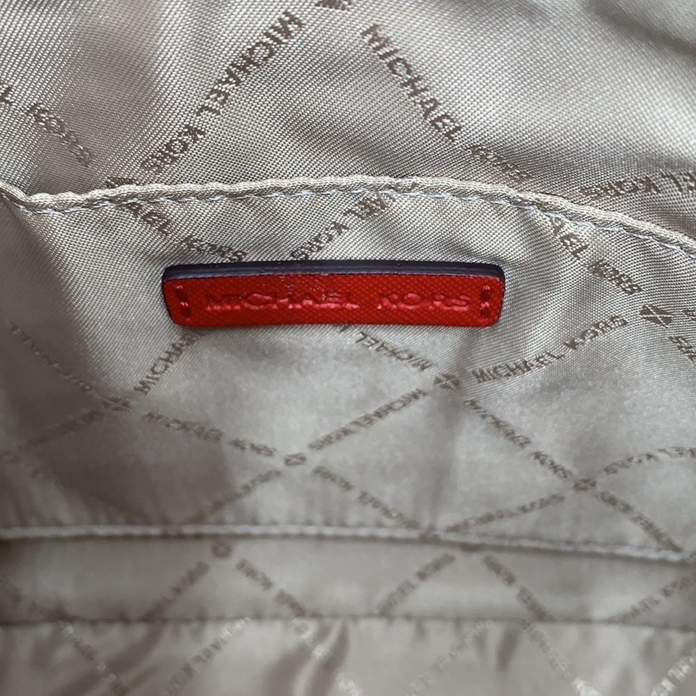 MICHAEL KORS
Jet Set Travel Medium Logo Dome Crossbody Bag FLAME COLOR - Picture 12 of 15
